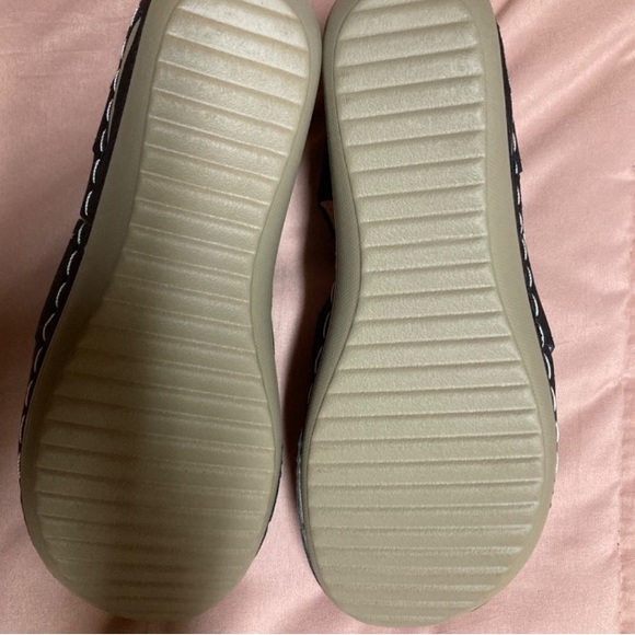 NWOT Black Wedge Heel Sandals - Picture 4 of 7